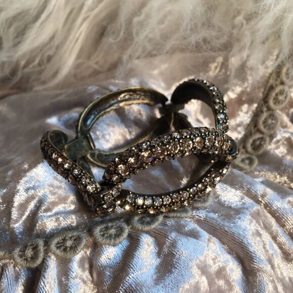 Rose Jeweled Link Bracelet - Picture 14 of 16